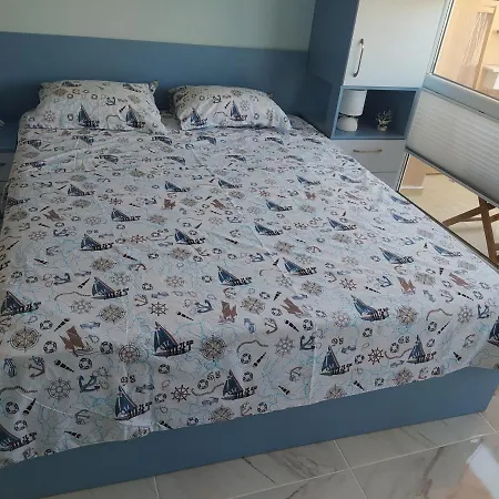 Blue Apartment, гр. アパート キテン